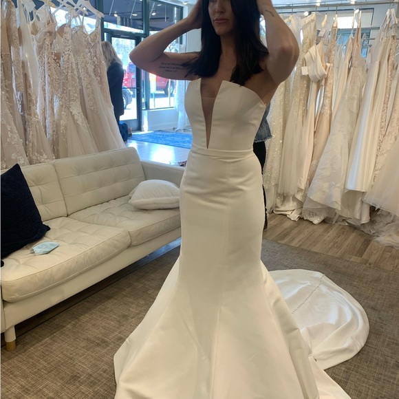 Strapless Wedding Dress Never Worn - Picture 3 of 5